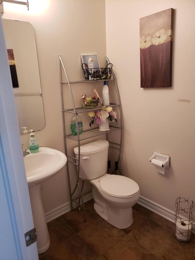 Lovely Guest Entire Apartment Minutes From Ottawa Airport Exterior foto