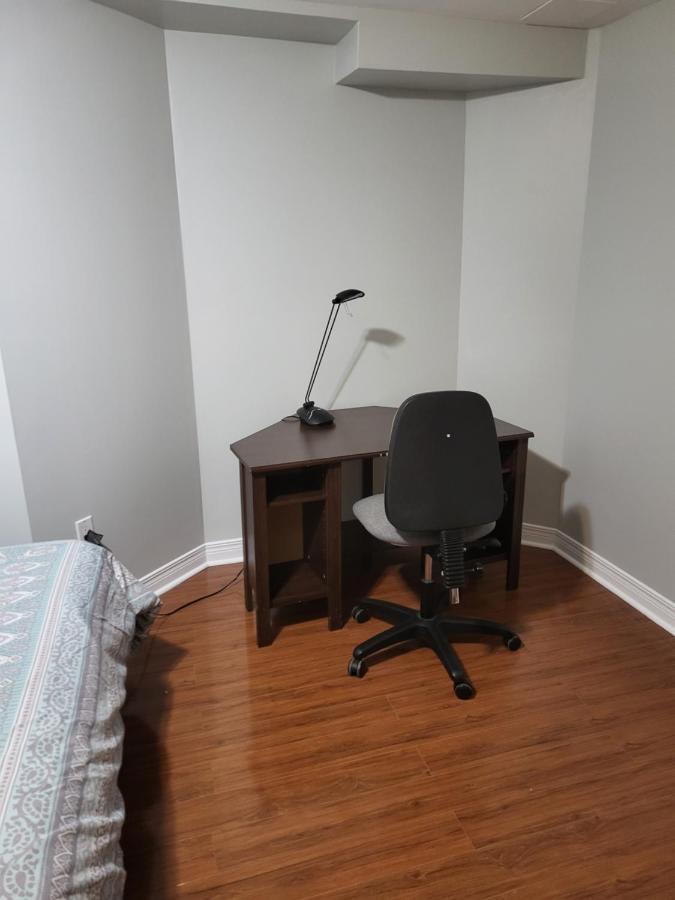Lovely Guest Entire Apartment Minutes From Ottawa Airport Exterior foto
