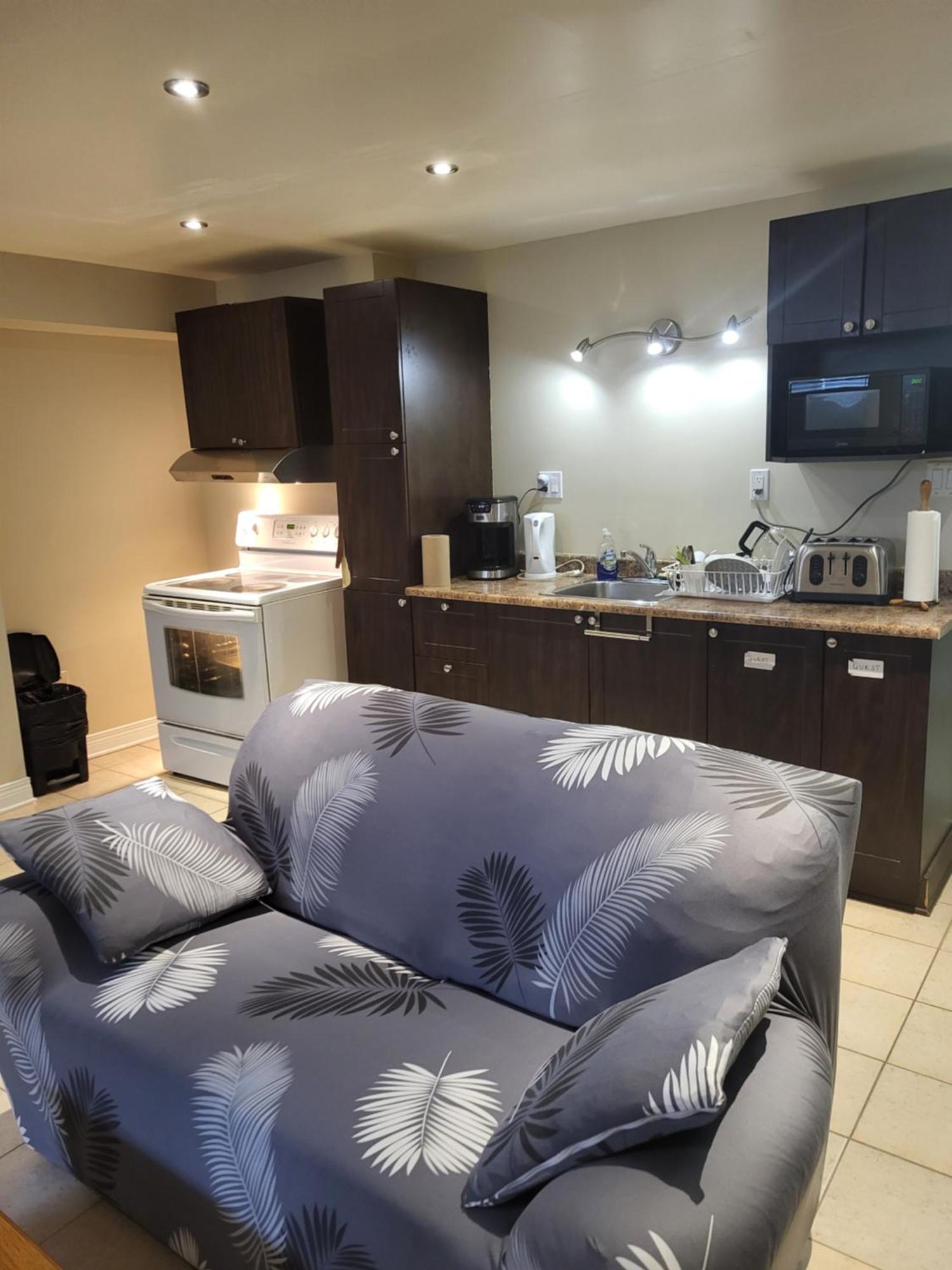 Lovely Guest Entire Apartment Minutes From Ottawa Airport Exterior foto